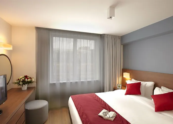 シタディーン プラス ディタリー パリ